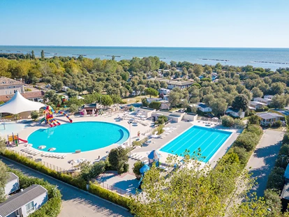 Luxury camping - Camping Vigna sul Mar Camping Village - Vacanceselect Mobilheim Moda 5/6 Pers 2 Zimmer AC von Vacanceselect auf Camping Vigna sul Mar Camping Village