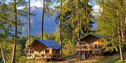 Luxury camping - Parkplatz bei Unterkunft - Tyrol - Safari-Lodge-Zelt "Rhino" und "Lion" - Nature Resort Natterer See Safari-Lodge-Zelt "Rhino" am Nature Resort Natterer See