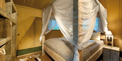 Luxuscamping - Dusche - Österreich - Schlafzimmer Safari-Lodge-Zelt "Rhino"  - Nature Resort Natterer See Safari-Lodge-Zelt "Rhino" am Nature Resort Natterer See