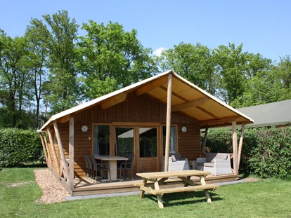 Luxury camping - getrennte Schlafbereiche - Oehoe Lodge - Camping De Kleine Wolf Oehoe Lodge auf Campingplatz de Kleine Wolf