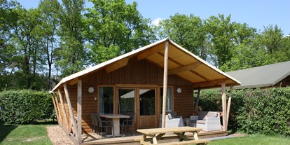 Luxuscamping - WC - Twente - Oehoe Lodge - Camping De Kleine Wolf Oehoe Lodge auf Campingplatz de Kleine Wolf