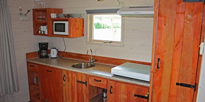 Luxuscamping - Art der Unterkunft: Lodgezelt - Niederlande - Küche - Camping De Kleine Wolf Oehoe Lodge auf Campingplatz de Kleine Wolf