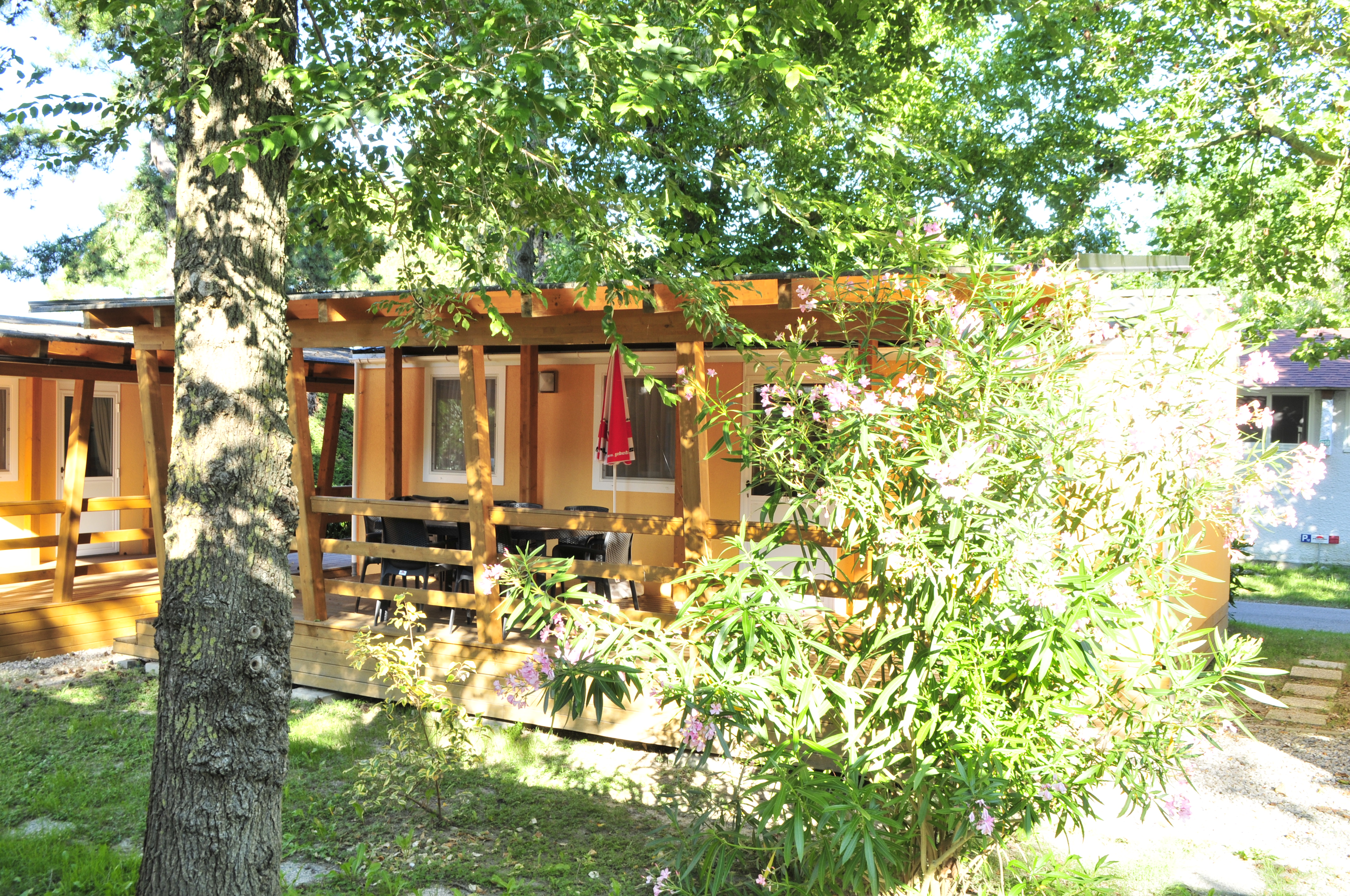 Luxuscamping: Villaggio San Francesco - Gebetsroither: Luxusmobilheim von Gebetsroither am Villaggio San Francesco