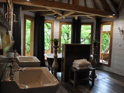 Luxury camping - Dusche - Dordogne - chateaux dans les arbres- cabane puybeton - Chateaux Dans Les Arbres Chateaux Dans Les Arbres