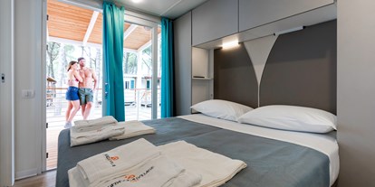 Luxuscamping - getrennte Schlafbereiche - Cavallino - Doppelzimmer - Camping Ca' Pasquali Village Mobilheim Laguna Platinum auf Camping Ca' Pasquali Village