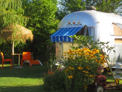 Luxury camping - Preisniveau: moderat - France - Retro Trailer Park Airstream für 2 Personen am Retro Trailer Park