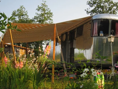 Luxury camping - Retro Trailer Park Airstream für 2 Personen am Retro Trailer Park