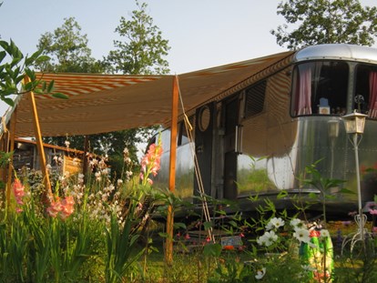 Luxury camping - Art der Unterkunft: Campingfahrzeug - Midi Pyrénées - Retro Trailer Park Airstream für 2 Personen am Retro Trailer Park
