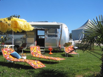 Luxury camping - Preisniveau: gehoben - Aude - Retro Trailer Park Airstream für 4 Personen am Retro Trailer Park
