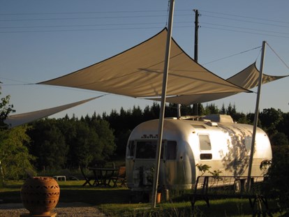 Luxuscamping - Preisniveau: gehoben - Ariège - Retro Trailer Park Airstream für 4 Personen am Retro Trailer Park