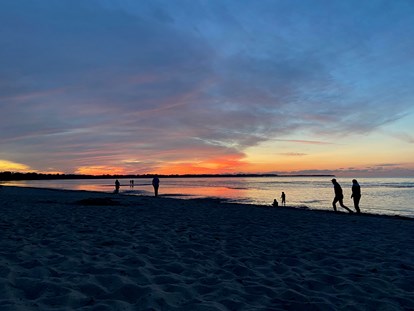 Luxuscamping - Ostseeküste - Sonnenuntergang an der Wohlenberger Wiek - ostseequelle.camp Bungalows für 4 Personen