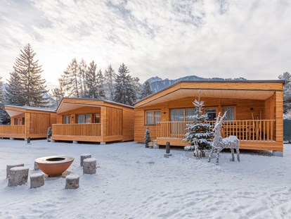 Luxury camping - Parkplatz bei Unterkunft - Südtirol - Bozen - Im Winter - Camping Olympia Alpine Lodges am Camping Olympia
