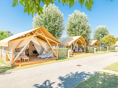 Luxuscamping - Kochmöglichkeit - Italien - Camping Marelago Koala Zelt auf Camping Marelago