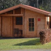 Glamping accommodation - Hütte Rot  - Hütten auf Camping Zum Oertzewinkel