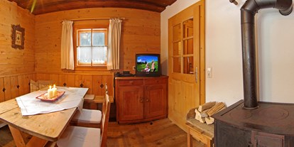 Luxuscamping - Art der Unterkunft: Bungalow - Pinzgau - gemütliche Stube Almberg Alm - Grubhof Almhütte Almberg Alm im Almdorf Grubhof