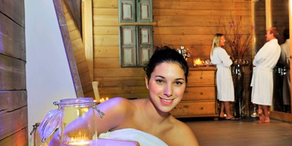 Luxuscamping - Gartenmöbel - PLZ 5092 (Österreich) - Wellness & Sauna im Preis inkludiert - Grubhof Almhütte Almberg Alm im Almdorf Grubhof