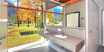 Luxuscamping - Gartenmöbel - PLZ 5092 (Österreich) - einfache Häuschen - luxuriöse Sanitäranlagen - Grubhof Campinghäuschen auf Grubhof