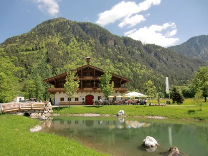Luxury camping - Austria - Restaurant mit Gastgarten am Teich - Grubhof Campinghäuschen auf Grubhof