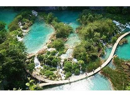 Luxury camping - Parkplatz bei Unterkunft - Croatia - Plitvicer Seen - Plitvice Holiday Resort Mobilheime auf Plitvice Holiday Resort