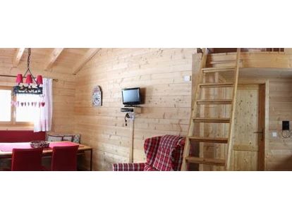 Luxuscamping - Landhaus - rundumblick - Camping Langenwald Blockhäuser auf Camping Langenwald