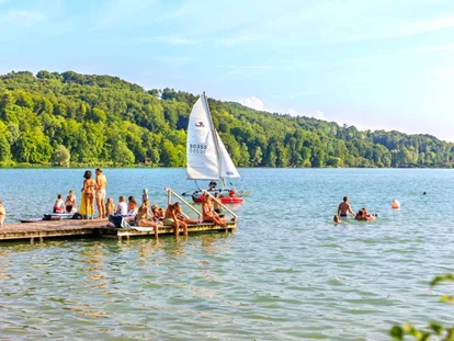 Luxury camping - Preisniveau: günstig - PLZ 82229 (Deutschland) - Badespaß am Campingplatz Pilsensee - Pilsensee in Bayern Schlaffass direkt am Pilsensee in Bayern
