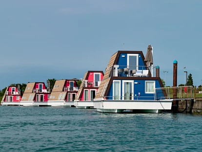 Luxury camping - Kühlschrank - Venedig - Houseboat River - Marina Azzurra Resort Marina Azzurra Resort