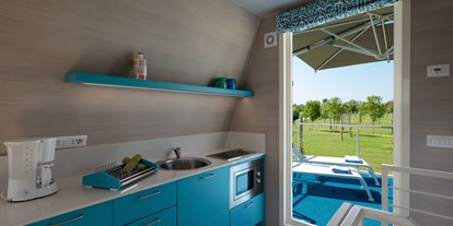 Luxuscamping - WC - Friaul-Julisch Venetien - Sicht vom Wohnzimmer - Terrasse - Marina Azzurra Resort Marina Azzurra Resort