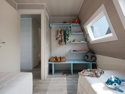 Luxury camping - Kochmöglichkeit - Adria - Schlafzimmer mit 2 Einzelbetten - Marina Azzurra Resort Marina Azzurra Resort