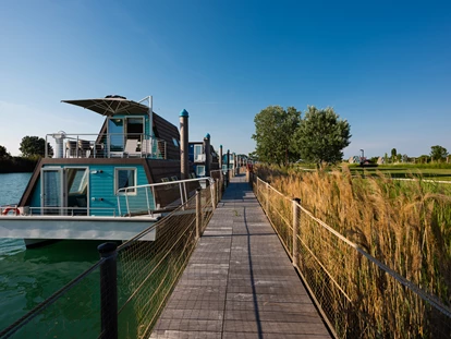 Luxury camping - Gefrierschrank - Venedig - Houseboat River am Fluss Tagliamento - Marina Azzurra Resort Marina Azzurra Resort