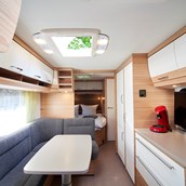 Glamping accommodation - Innenansicht Luxusmietwohnwagen mit gehobener Ausstattung - Luxuswohnwagen Premium in Kirchzarten / Schwarzwald