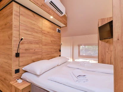 Luxury camping - getrennte Schlafbereiche - Schlafzimmer - Camping Cikat Glamping Zelt Typ Premium auf Camping Čikat 