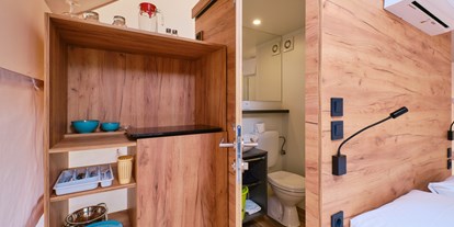 Luxuscamping - Gartenmöbel - Mali Losinj - Kleine Küche mit Bad - Camping Cikat Glamping Zelt Typ Couple auf Camping Čikat  