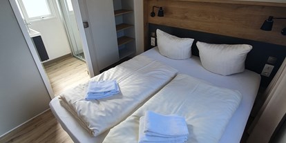 Luxuscamping - Schlafzimmer 1 - Campingplatz "Auf dem Simpel" Heide-Lodge auf Campingplatz "Auf dem Simpel"