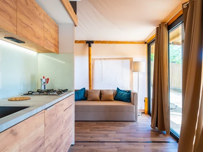 Luxury camping - Sonnenliegen - Mittelmeer - Glamping Tent Boutique auf Camping Lacona Pineta - Grundriss oben - Camping Lacona Pineta Glamping Tent Boutique auf Camping Lacona Pineta