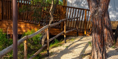 Luxuscamping - Gartenmöbel - Toskana - Glamping-Zelt Safari Loft - Grundriss Dachboden - Camping Lacona Pineta Glamping Tent Safari Loft auf Camping Lacona Pineta