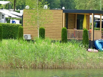 Luxury camping - Dusche - Austria - Direkt am  See - Terrassen Camping Ossiacher See Premium Mobilheime mit Terrassen am Terrassen Camping Ossiacher See