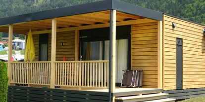 Luxuscamping - Kärnten - Voll überdachte  Terrasse - Terrassen Camping Ossiacher See Premium Mobilheime mit Terrassen am Terrassen Camping Ossiacher See