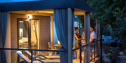 Luxuscamping - Terrasse - Kvarner - Ideal für romantische Abende - Krk Premium Camping Resort - Valamar Krk Premium Camping Resort - Mobilheim Bella Vista Premium Romantic 