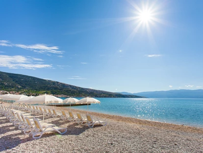 Luxury camping - Parkplatz bei Unterkunft - Croatia - Baska Beach Camping Resort - Gebetsroither Luxusmobilheim von Gebetsroither am Baska Beach Camping Resort