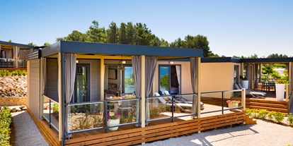 Luxuscamping - Terrasse - Kvarner - Fläche: 32 m² - Krk Premium Camping Resort - Valamar Krk Premium Camping Resort - Mobilheim Bella Vista Premium 