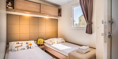 Luxuscamping - Kochmöglichkeit - Zadar - Šibenik - Kinderschlafzimmer mit 2 Einzelbetten - Krk Premium Camping Resort - Valamar Krk Premium Camping Resort - Mobilheim Bella Vista Premium 