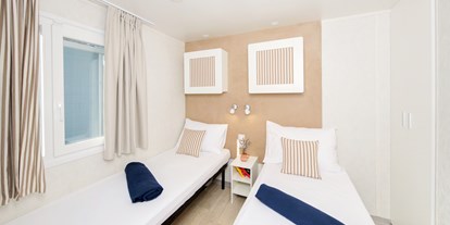 Luxuscamping - Novigrad - Kinderzimmer mit 2 Einzelbetten - Lanterna Premium Camping Resort - Valamar Lanterna Premium Camping Resort - Marine Premium Mobilheime