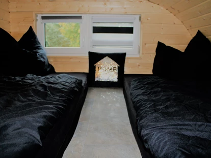 Luxury camping - barrierefreier Zugang ins Wasser - Schlafkojie für 2 Personen
Black Beauty - Tiny Ferien- und Ausstellungspark