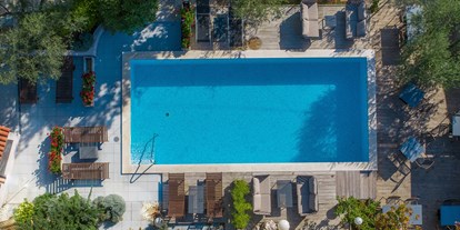 Luxuscamping - Hundewiese - Pool and relax area - B&B Suite Mobileheime für 2 Personen mit eigenem Garten