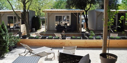 Luxuscamping - Sauna - Istrien - Bed and breakfast mobile home with terrace and garden - B&B Suite Mobileheime für 2 Personen mit eigenem Garten