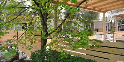 Luxuscamping - Kategorie der Anlage: 4 - Bed and breakfast mobile home with terrace and garden - B&B Suite Mobileheime für 2 Personen mit eigenem Garten