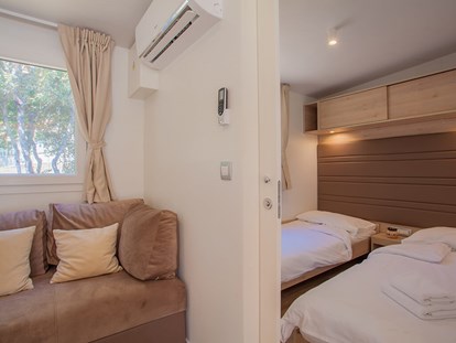 Luxuscamping - Kategorie der Anlage: 3 - Zadar - Šibenik - Campingplatz Lopari - Meinmobilheim