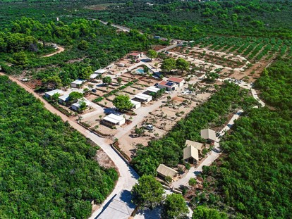 Luxury camping - Kategorie der Anlage: 4 - Zadar - Šibenik - Campingplatz Ugljan - Meinmobilheim