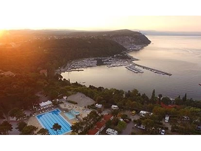 Luxury camping - Tennis - Adria - Panoramablick auf den Campingplatz - Camping Village Mare Pineta - Gebetsroither