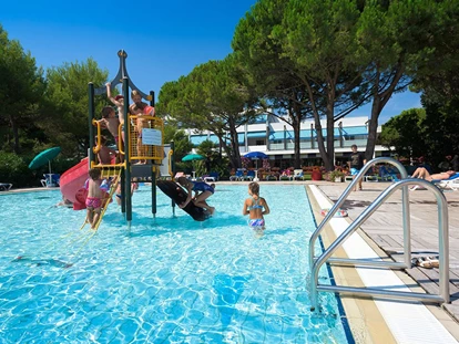 Luxuscamping - öffentliche Verkehrsmittel - Lignano - Am Pool - Camping Residence il Tridente - Gebetsroither
